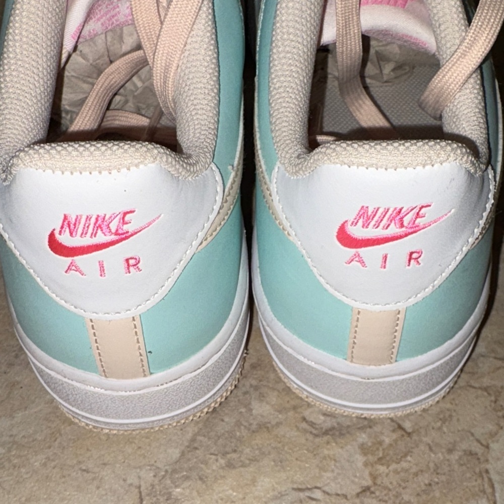 Nike Emerald Guava Ice Nike Boys size 6.5 Sneakers - Picture 5 of 16